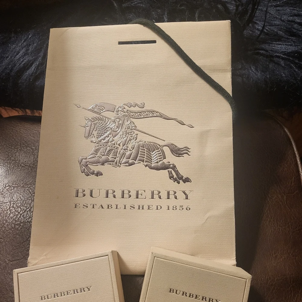 Burberry Stainless Steel Men's Cufflinks And Tie Bar Set W/ Fragrance Sample - Picture 8 of 9